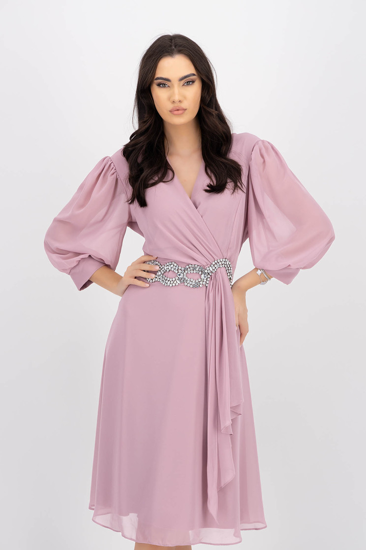 Rochie din voal roz pudra midi in clos accesorizata cu pietre stras in talie - Rochii-Dama.ro