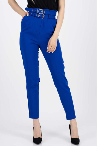 Pantaloni lungi din stofa elastica albastri cu un croi drept si accesorii tip curea