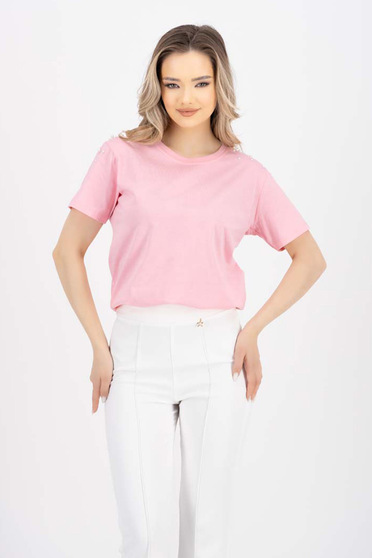 Tricouri bumbac, Tricou din bumbac roz-deschis cu croi larg si perle pe umeri - StarShinerS.ro