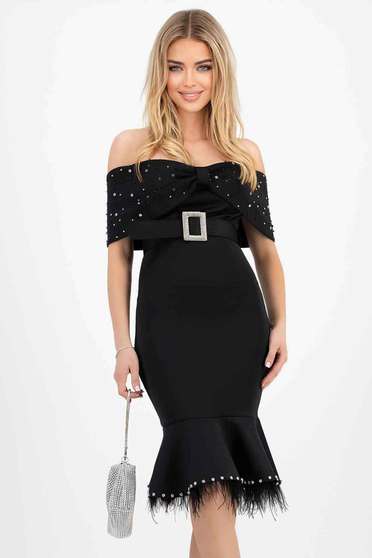 Black dress midi pencil strass feather details accessorized with belt