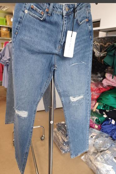 Blue jeans long medium waist small rupture of material