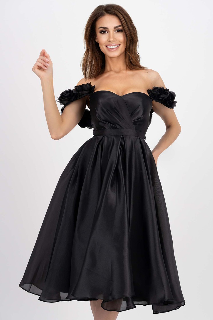 Rochie din organza neagra midi in clos cu flori 3D pe bretele - Rochii-Dama.ro