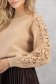 Pulover din tricot maro cu croi larg si aplicatii florale 4 - StarShinerS.ro