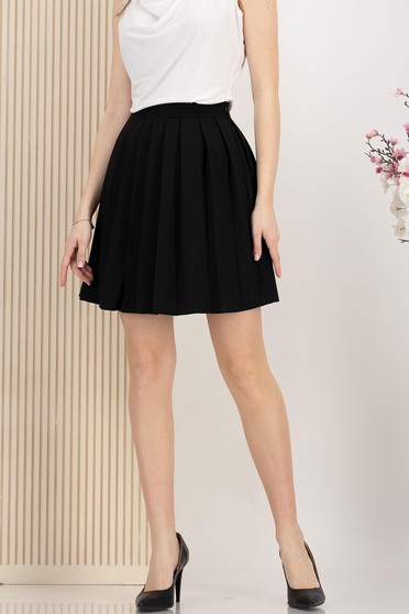 Fusta din stofa elastica neagra scurta in clos cu pliuri