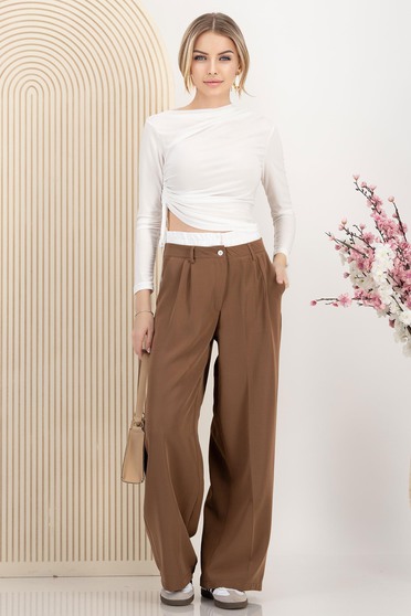 Pantaloni damă – Colecția 2025 casual, Pantaloni din stofa elastica maro evazati cu betelie dubla si buzunare laterale - StarShinerS.ro