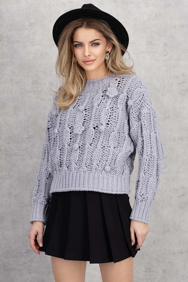 Pulover din tricot gri cu croi larg si flori in relief