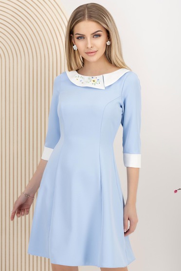 Rochii – Colecția 2025, Rochie din stofa elastica albastru-deschis scurta in clos cu guler brodat - StarShinerS - StarShinerS.ro