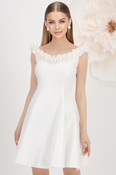 Rochie din stofa elastica cu sclipici ivoire scurta in clos cu umeri goi si volanase pe linia decolteului - StarShinerS
