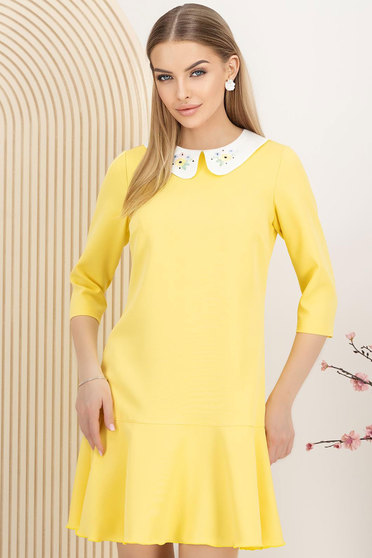 Rochie din stofa elastica galbena scurta cu croi larg si guler cu detalii brodate - StarShinerS