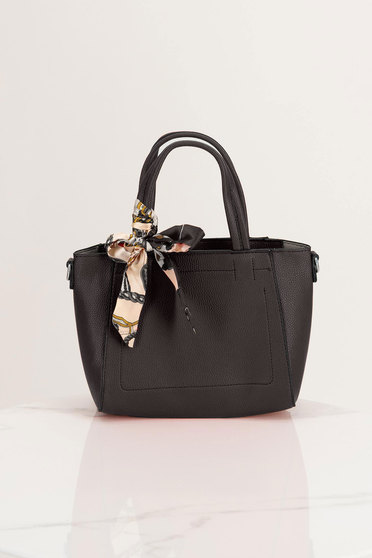 Geanta dama din piele ecologica neagra accesorizata cu esarfa