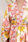 Rochie din material subtire tip in roz scurta in clos cu elastic in talie si maneci bufante 6 - StarShinerS.ro