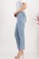 Blugi lungi Mom Fit albastri cu accesoriu tip curea si nasturi decorativi 3 - StarShinerS.ro