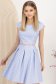 Rochie cu buline din stofa elastica albastru-deschis in clos cu accesoriu tip curea 2 - StarShinerS.ro