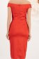 Rochie din tafta elastica satinata rosie midi tip creion cu umeri goi accesorizata cu brosa - StarShinerS 5 - StarShinerS.ro