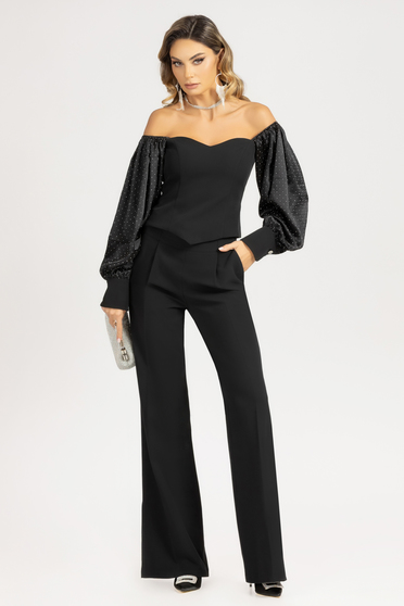 Pantaloni damă – Colecția 2025, Pantaloni lungi din stofa elastica neagra evazati cu fir stralucitor pe slitul lateral - StarShinerS.ro