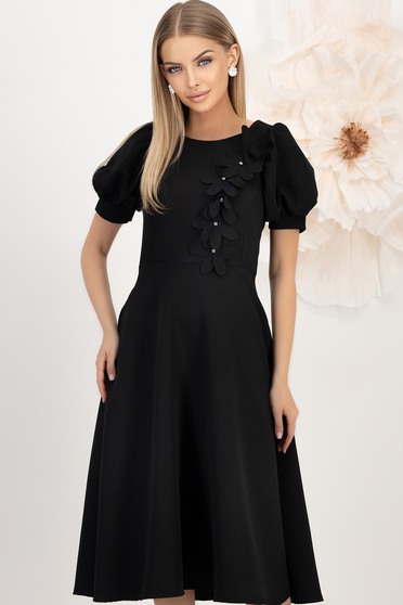 Rochii XS-S (36) - Colecția 2025, Rochie din stofa elastica neagra midi in clos cu buzunare laterale si aplicatii florale - StarShinerS - StarShinerS.ro