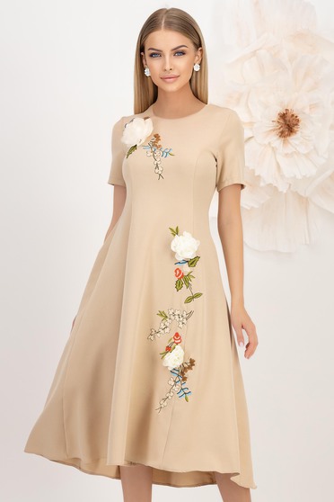 Rochii XS-S (36) - Colecția 2025, Rochie din stofa elastica bej midi in clos cu detalii brodate si aplicatii florale - StarShinerS - StarShinerS.ro