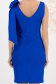 Rochie din lycra sidefata albastra scurta tip creion cu decolteu in v la spate si brosa detasabila tip funda maxi- StarShinerS 5 - StarShinerS.ro