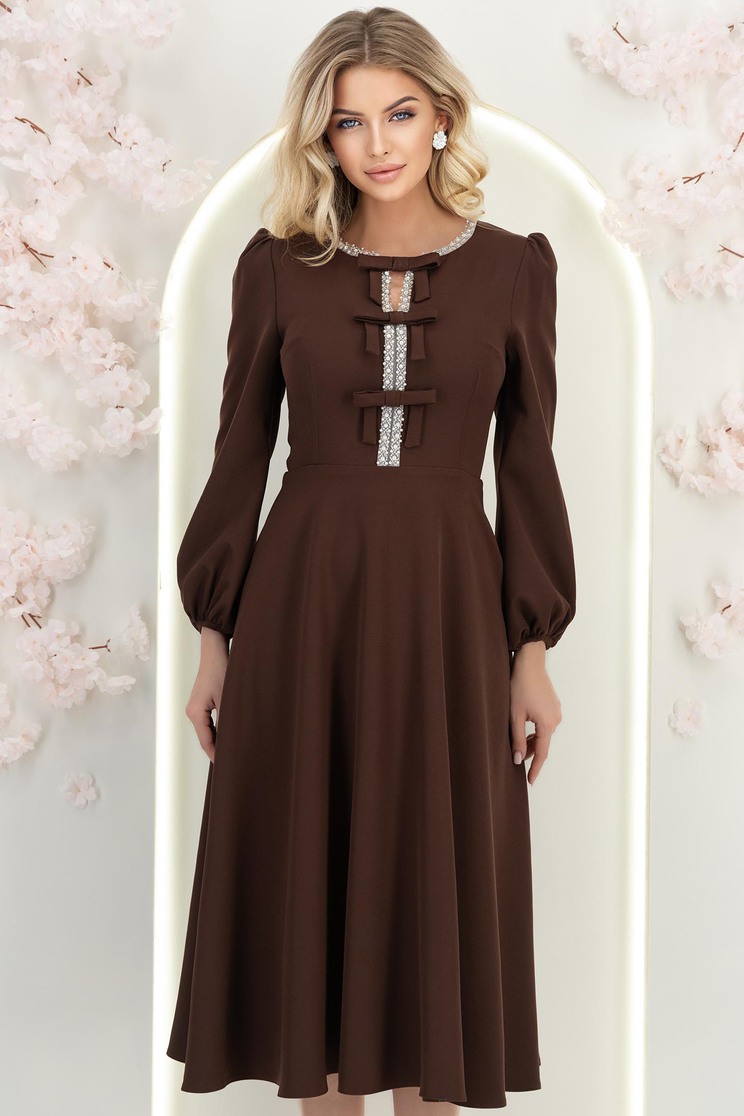 rochite midi Rochie din stofa elastica maro midi in clos accesorizata cu fundite si pietre strass frontal- StarShinerS