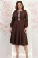 Rochie din stofa elastica maro midi in clos accesorizata cu fundite si pietre strass frontal- StarShinerS 2 - StarShinerS.ro