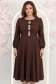 Rochie din stofa elastica maro midi in clos accesorizata cu fundite si pietre strass frontal- StarShinerS 3 - StarShinerS.ro