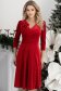Rochie din catifea rosie până la genunchi in clos accesorizata cu brosa florala - StarShinerS 1 - StarShinerS.ro