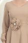 Rochie din stofa elastica bej midi in clos cu brosa in forma de floare cu buzunare 5 - StarShinerS.ro