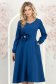 Rochie din stofa elastica albastra midi in clos cu brosa in forma de floare cu buzunare 4 - StarShinerS.ro