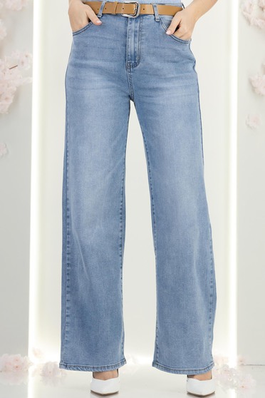 Blugi lungi albastri cu un croi drept si accesoriu tip curea