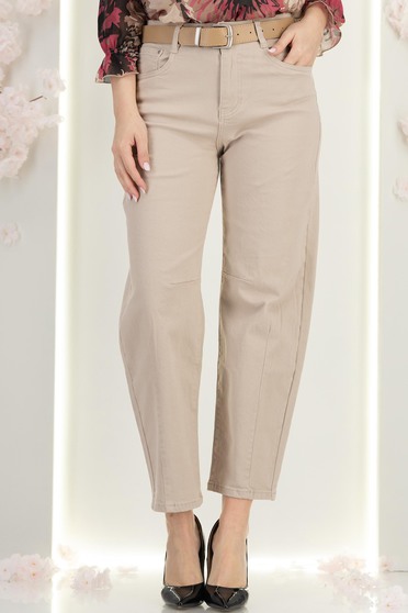 Blugi bej cu talie inalta mom fit cu accesoriu tip curea