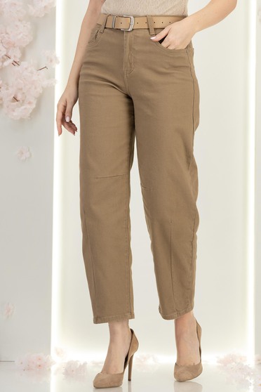 Blugi maro cu talie inalta mom fit cu accesoriu tip curea