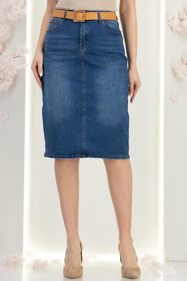Fusta de blugi albastra midi cu un croi drept si curea detasabila