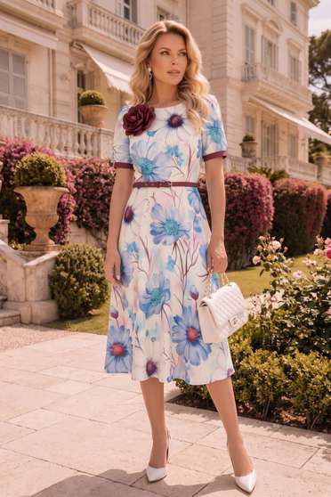 Rochii Elegante Damă – Colecția 2026 Creată în Atelierul StarShinerS®, Rochie albastru deschis midi in clos cu accesoriu tip curea si brosa florala - StarShinerS - StarShinerS.ro