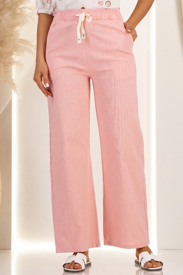 Pantaloni din bumbac roz pudra cu un croi drept si buzunare laterale