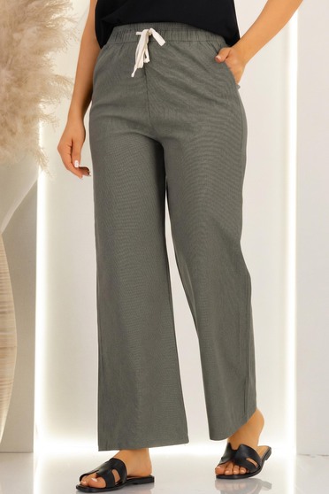 Pantaloni din bumbac kaki cu un croi drept si buzunare laterale