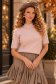 Bluza dama din tricot fin roz pudra cu un croi larg accesorizata cu pietre strass si perle