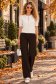 Cardigan dama din tricot fin alba cu un croi lejer si nasturi decorativi 2 - StarShinerS.ro