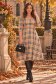 Rochie cu carouri midi in clos cu decolteu in V si cordon - StarShinerS 1 - StarShinerS.ro