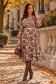 Rochie maro midi imprimata in clos cu brosa florala si curea - StarShinerS 1 - StarShinerS.ro