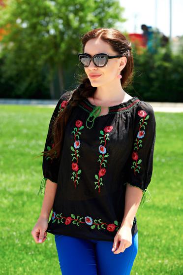 Ie Traditionala Beauty Roses Black