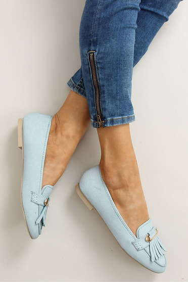 Pantofi cu accesoriu metalic albastru-deschis cu ciucuri