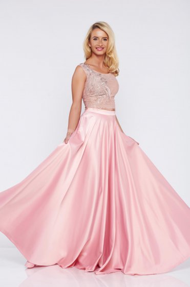 Embroidered Ladonna Rosa Elegant Set With Satin Fabric Texture 8465