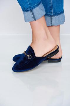 Papuci cu talpa usoara albastru-inchis cu accesoriu