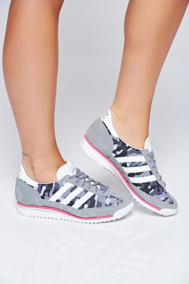 Pantofi sport Adidas Originals gri casual cu print