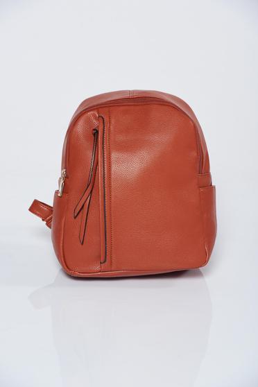 Brown backpacks a compartment with internal pockets