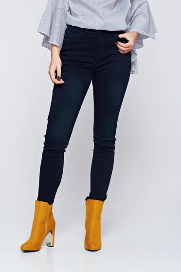 Casual skinny black jeans with medium waist