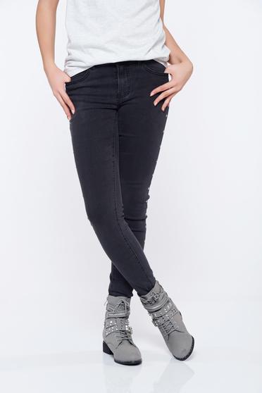 Blugi Top Secret gri inchis casual din bumbac cu aplicatii cu tinte