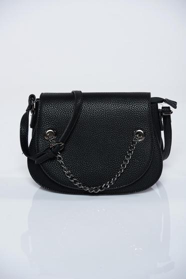 Black casual bag metallic chain accessory