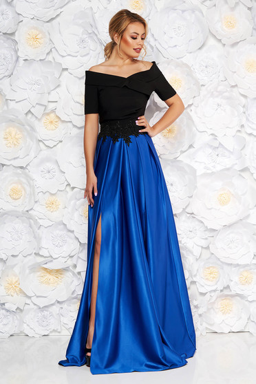 Rochie Artista albastra de ocazie in clos pe umeri din material satinat cu insertii de broderie