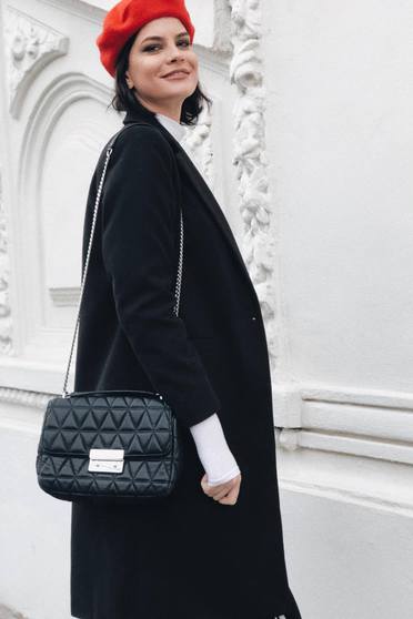 Palton LaDonna negru basic cu un croi drept din lana captusit pe interior cu buzunare